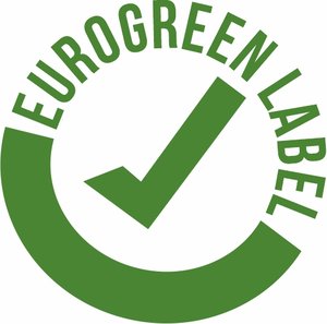 La etiqueta Eurogreen Label, también conocida como Etiqueta Ecológica Europea (EEE) o, “etiqueta verde”, es un distintivo que se otorga a los productos y servicios que cumplen con los estándares ambientales establecidos en la Norma Técnica 1323. Se diferencian los productos ecológicos y sostenibles de aquellos que no contribuyen a reducir la huella de carbono. La etiqueta ayuda a fomentar el consumo responsable.